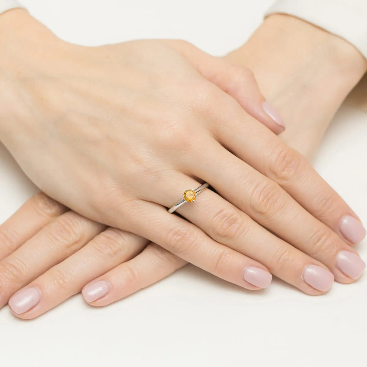 goldring mit Citrin und Diamanten