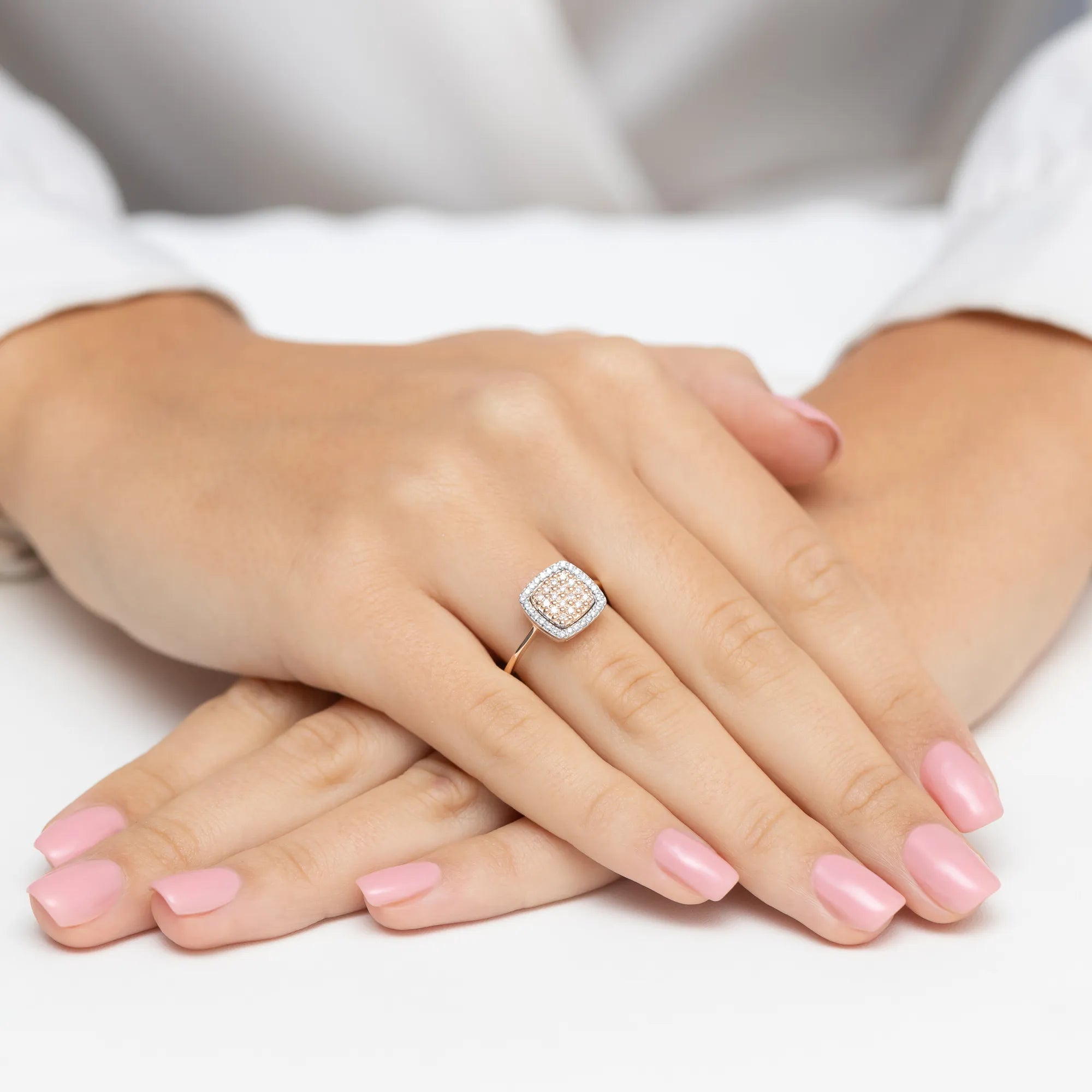 gold-ring-with-0-278ct-diamonds-w0568-diw-01