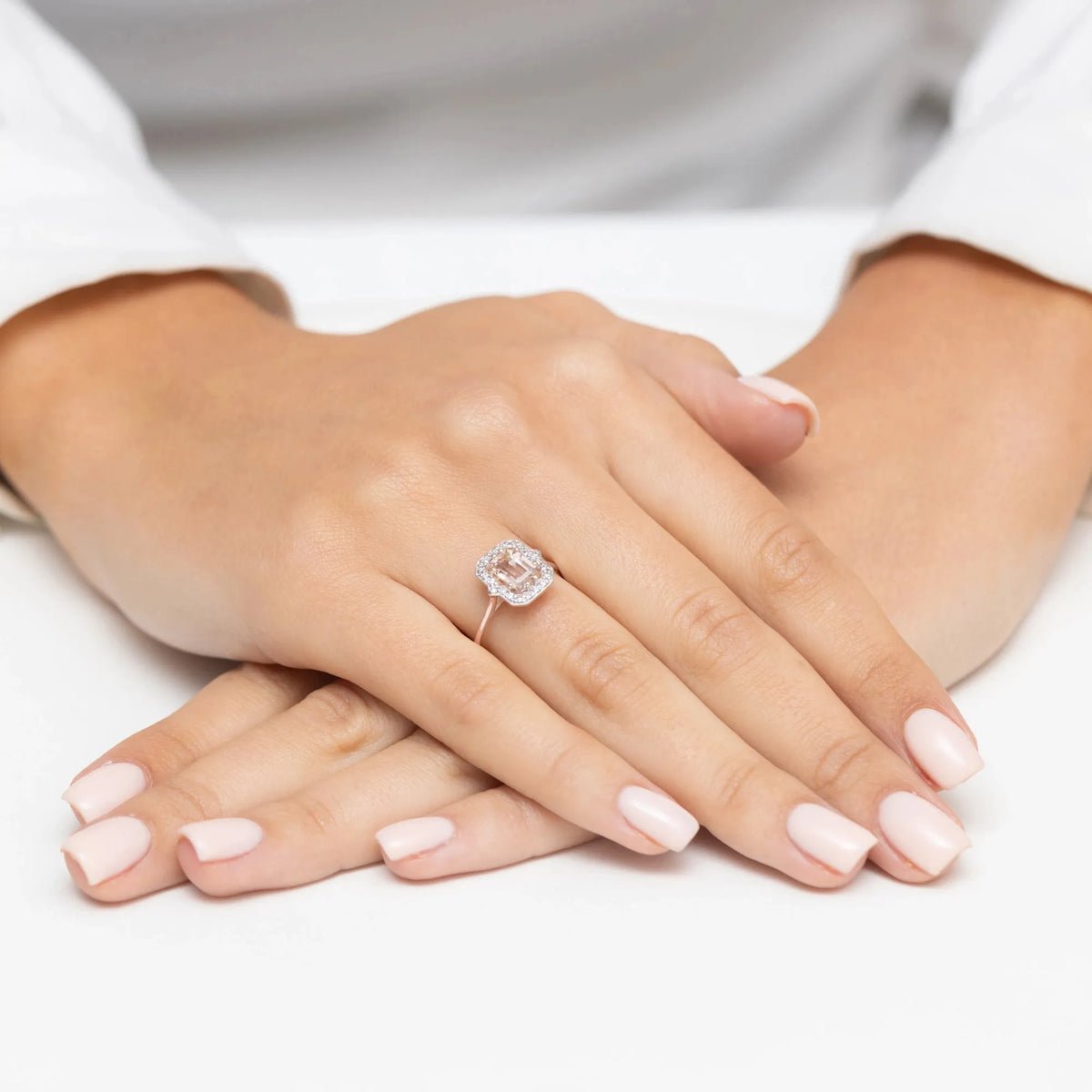 gold-ring-with-1-00ct-morganite-and-0-172ct-diamonds-w0576-mop-01