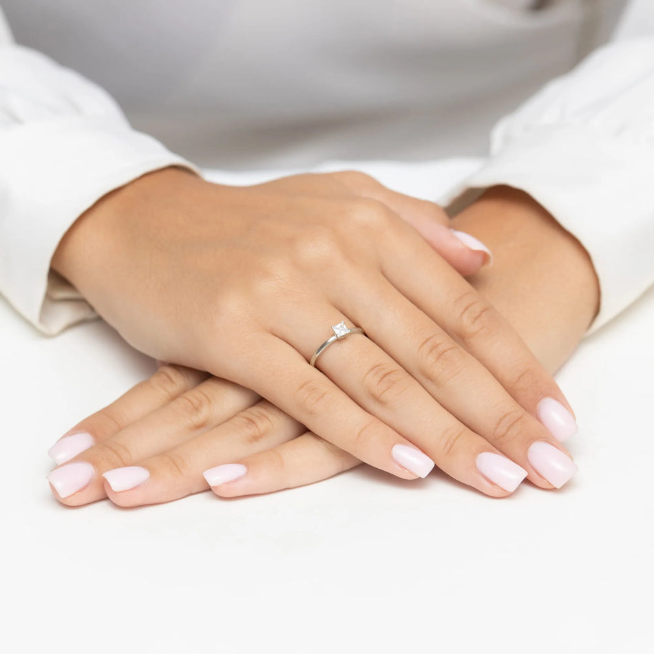 gold-ring-with-0-30ct-lab-diamond-w0587-ldw-01