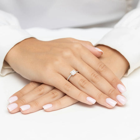 Diamantring zur Verlobung aus 585er Weißgold