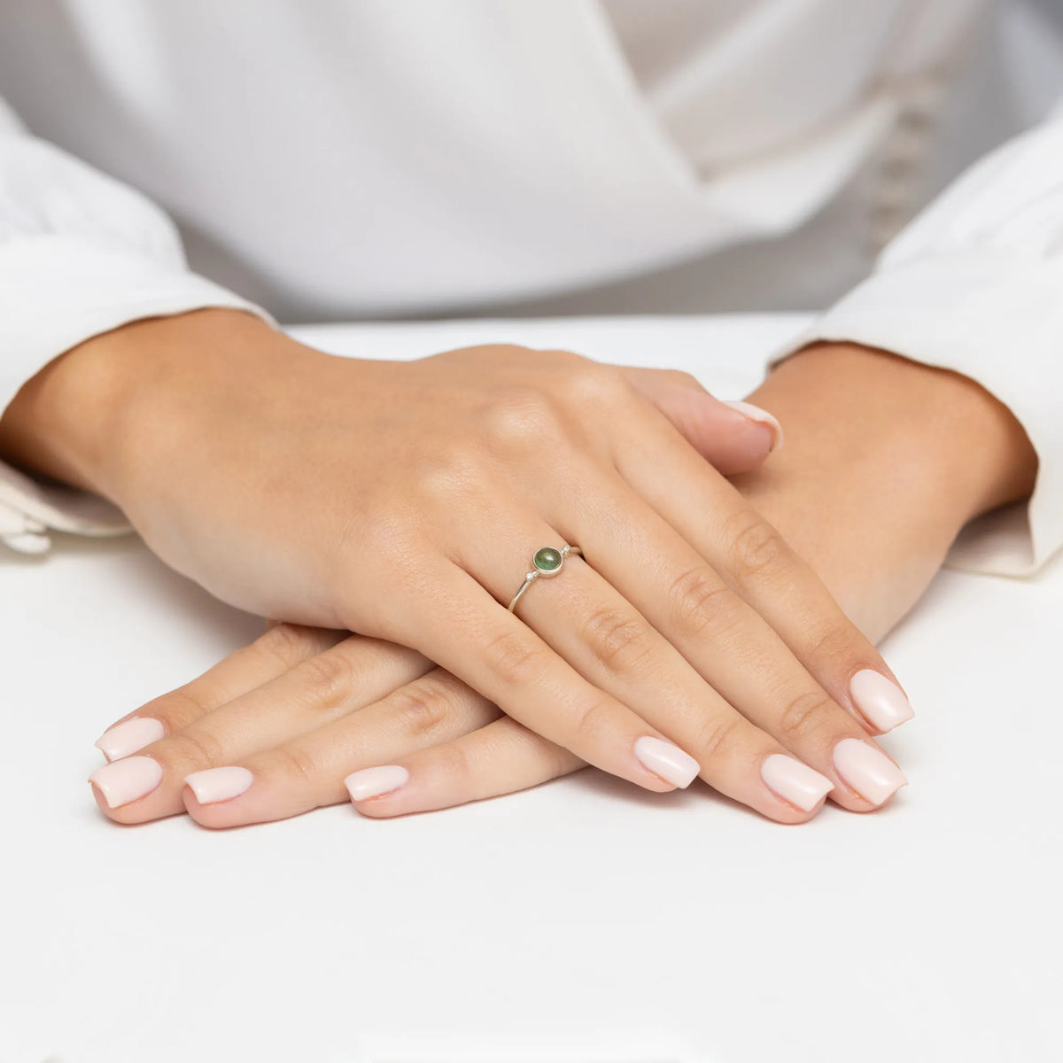 goldring-mit-0-60ct-grünem-Turmalin-und-0-01ct-Diamanten-w0597-tmg-01