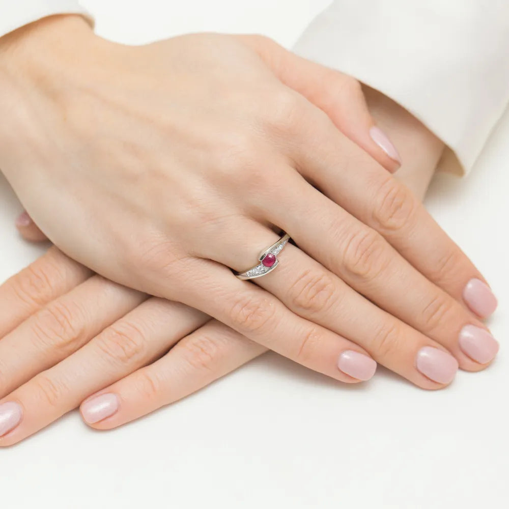 gold-ring-with-0-30ct-ruby-and-0-058ct-diamonds-w0618-rur-01