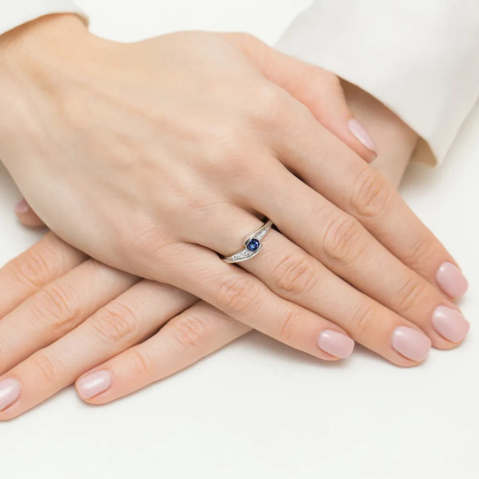 goldring-mit-0-30ct-saphir-und-0-058ct-diamanten-w0618-sab-01
