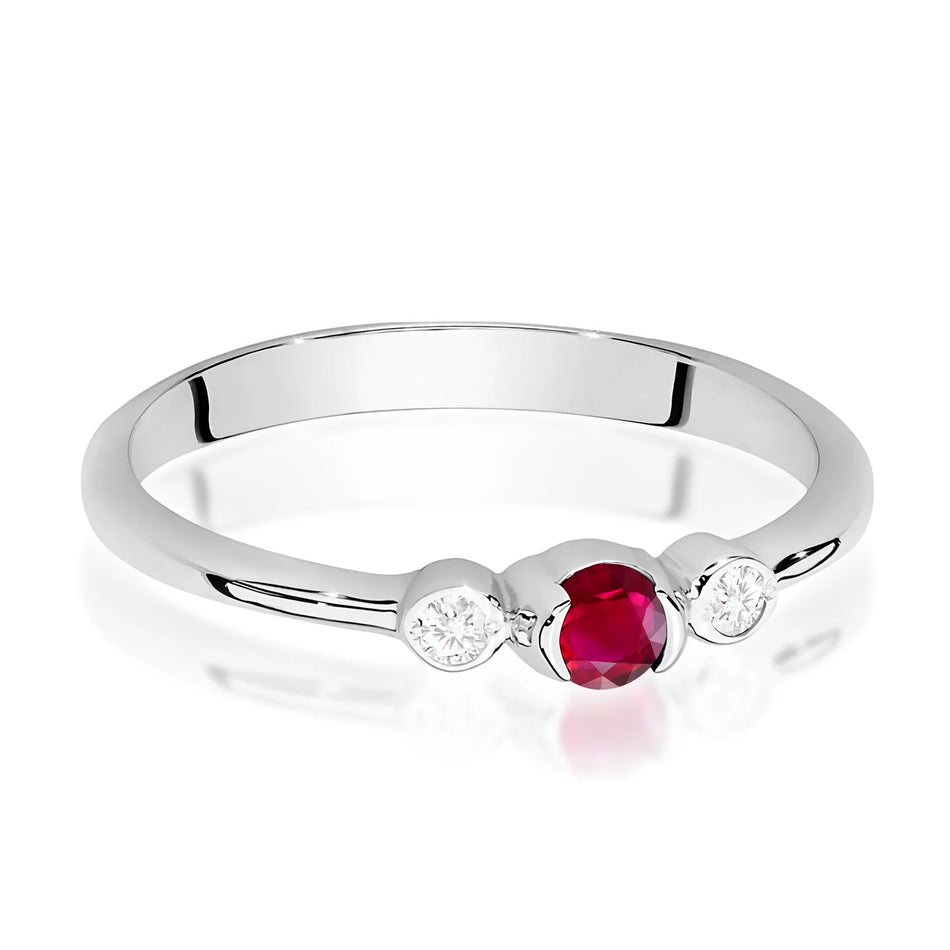 Ring aus Weißgold mit 0,15 ct Rubin und 0,06 ct Diamanten