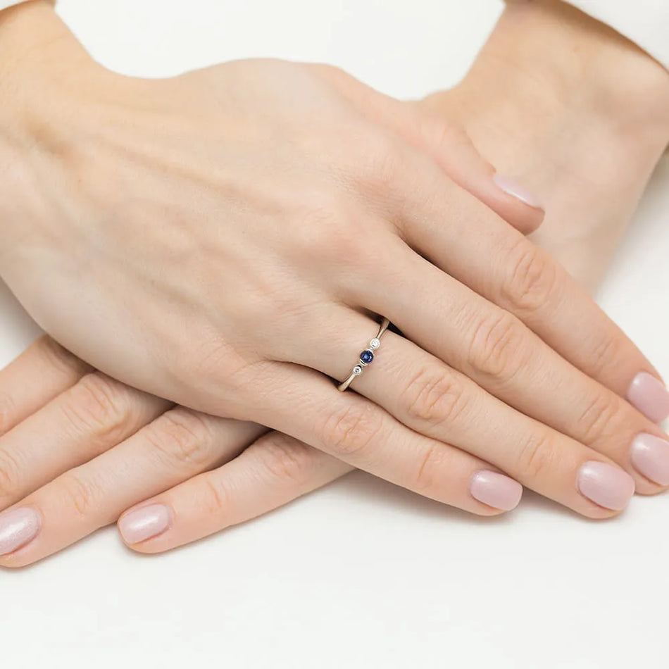 goldring-mit-0-15ct-saphir-und-0-06ct-diamanten-w0620-sab-01