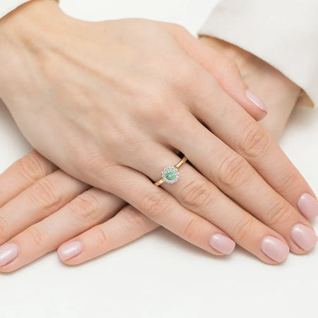 gold-ring-with-0-50ct-emerald-and-0-103ct-diamonds-w0622-emg-01