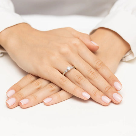 gold-ring-with-0-25ct-and-0-07ct-diamonds-w0667-diw-01