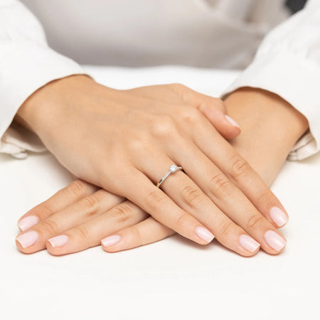 gold-ring-with-0-25ct-and-0-07ct-diamonds-w0668-diw-01