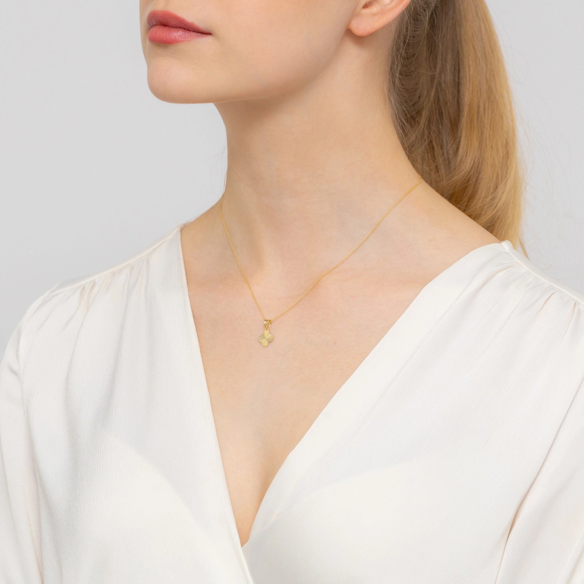 two-color-gold-pendant-teardrop-greek-pattern-z-gw-330-585