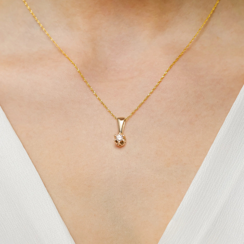 Gold Pendant with 0.12ct Diamond