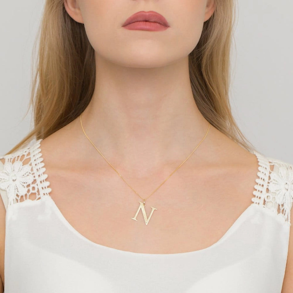 Großer Gelbgold-Anhänger mit Initiale „N“ und Diamant