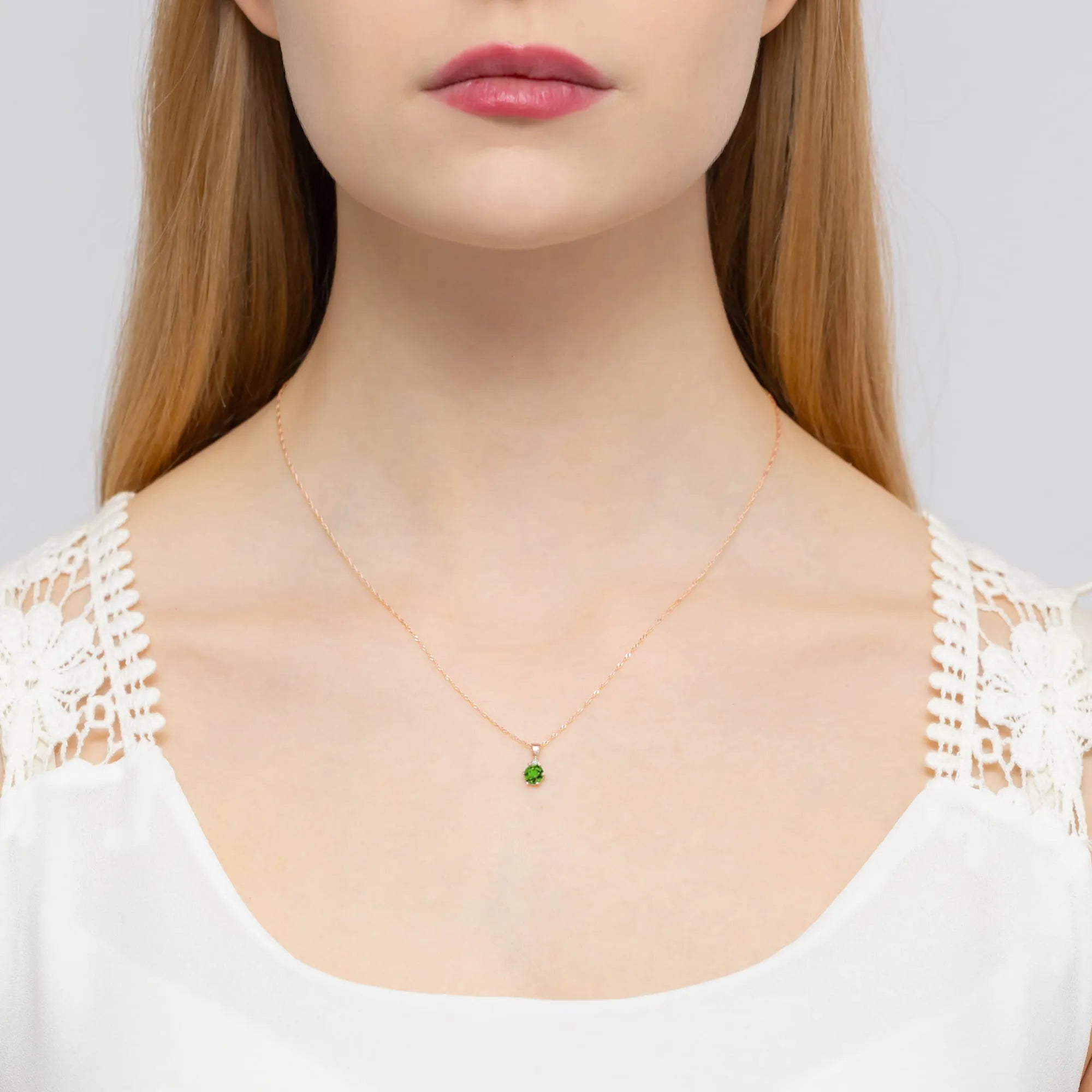 gold-pendant-with-0-60ct-olivine-and-0-015ct-diamonds-z0076-peg-01