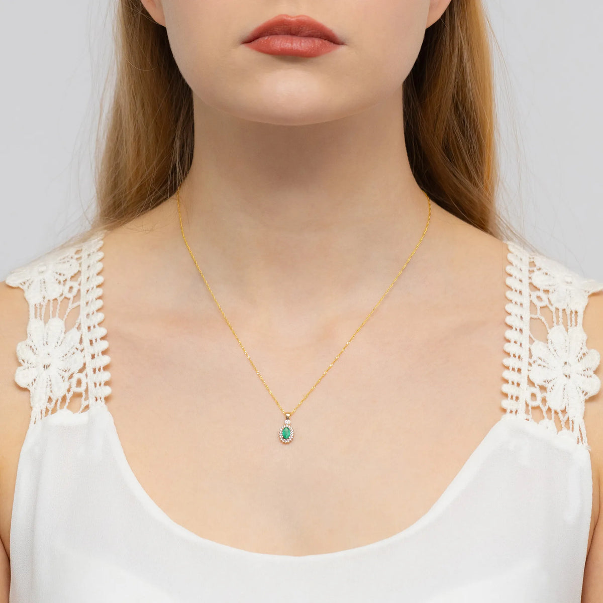 goldanhänger-mit-0-40ct-smaragd-und-0-095ct-diamanten-z0312-emg-01