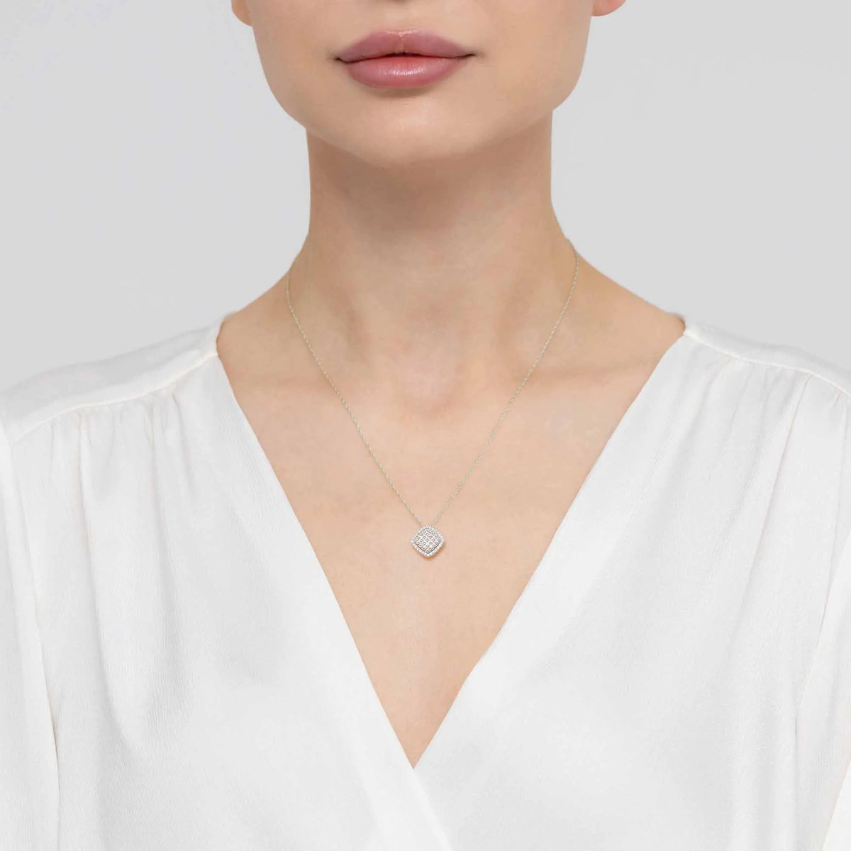 gold-pendant-with-diamonds-z0568-diw-01