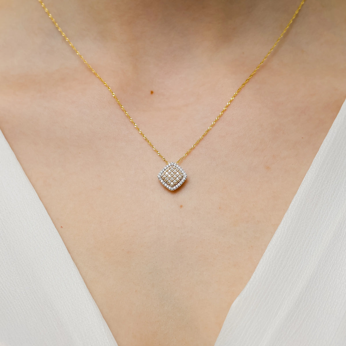 gold-pendant-with-diamonds-z0568-diw-01