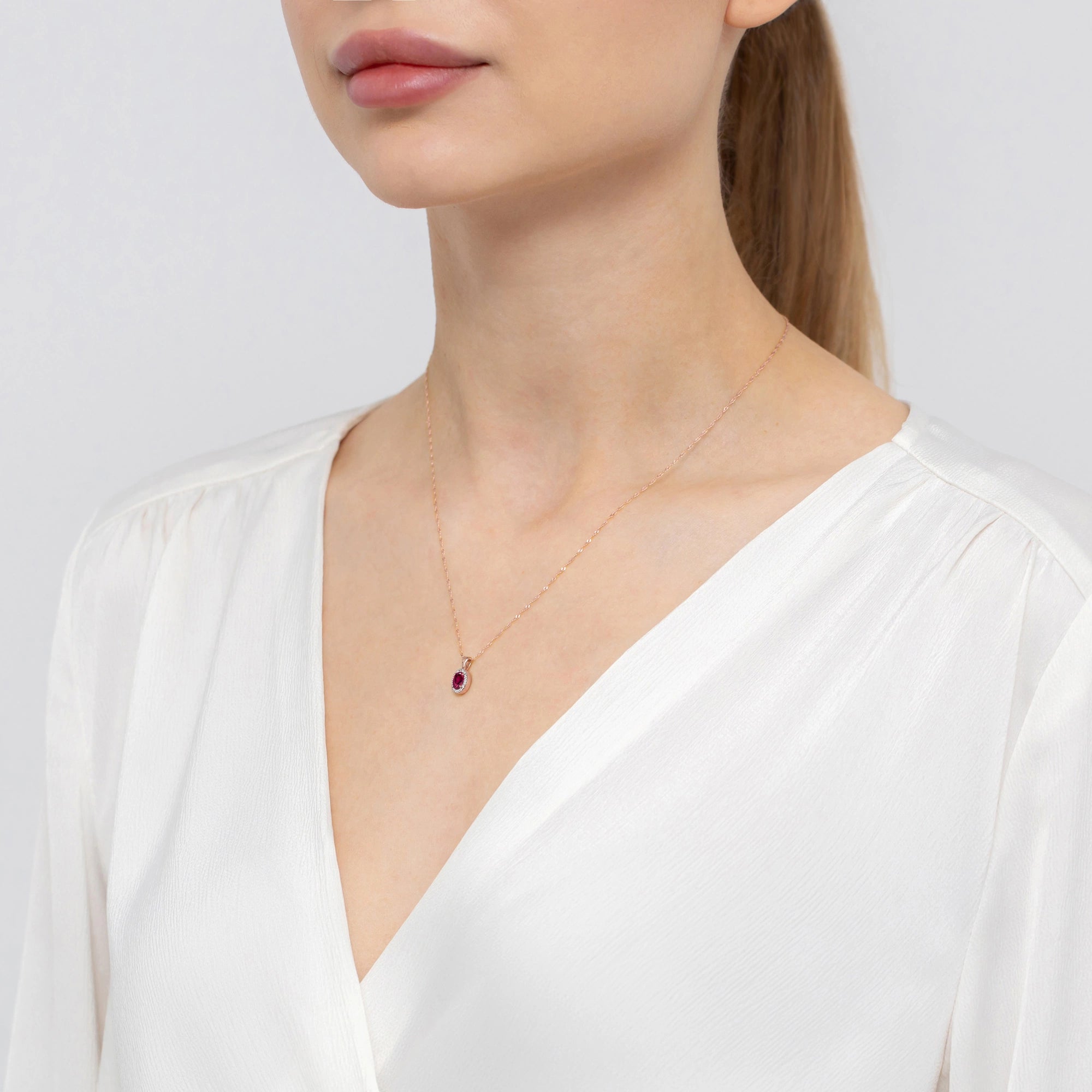 gold-pendant-with-0-50ct-rhodolite-and-0-08ct-diamonds-z0574-rhr-01