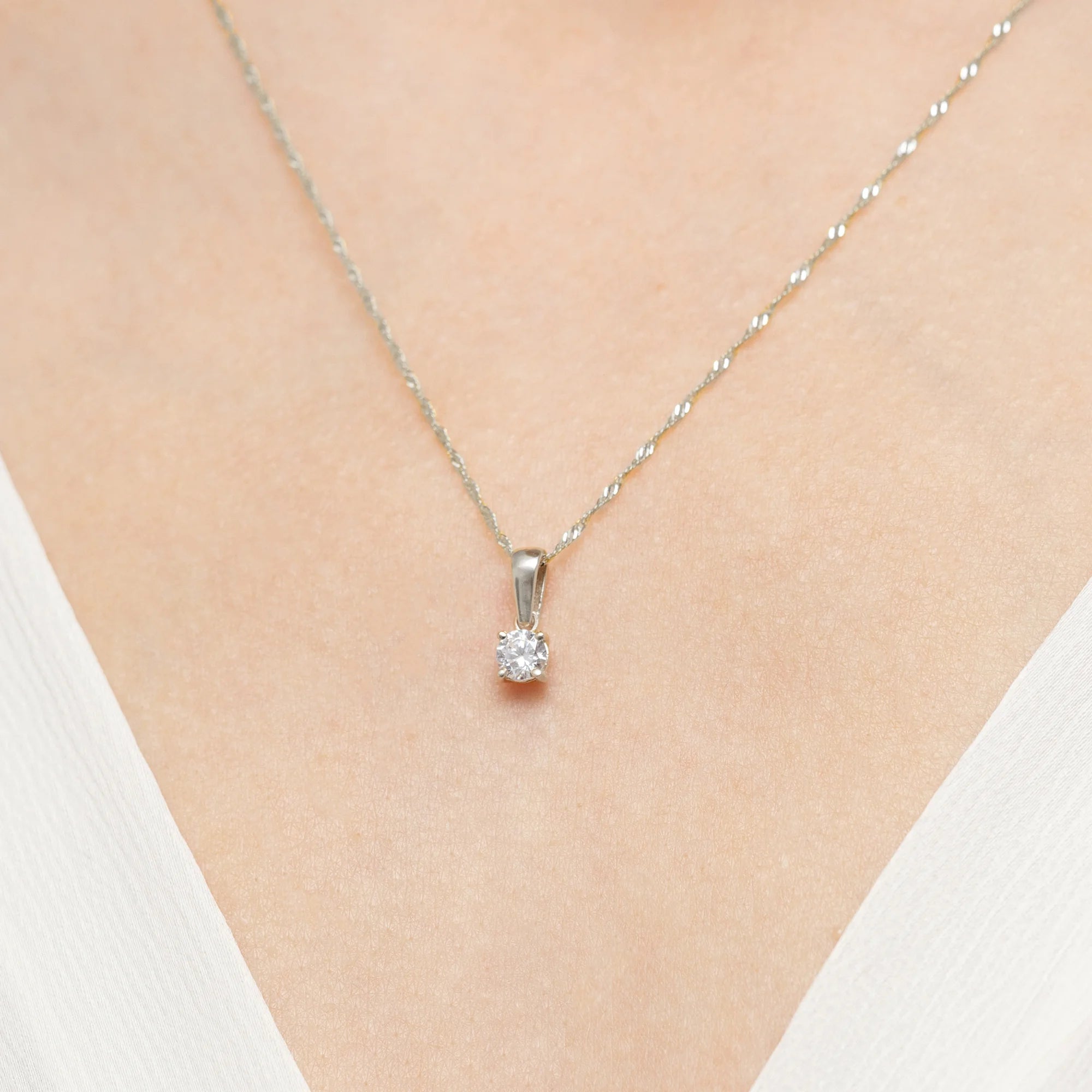 gold-pendant-with-lab-diamonds-z0576-ldw-01