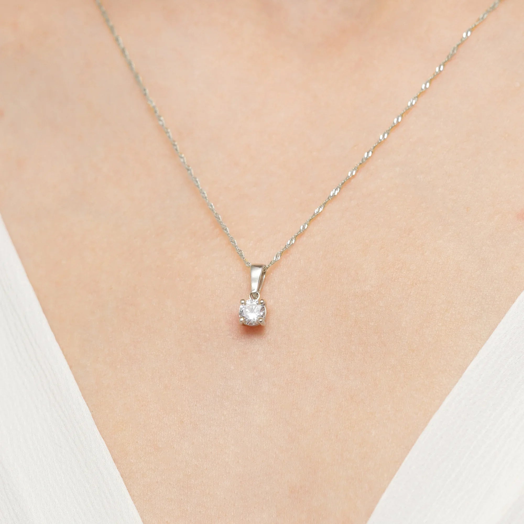 gold-pendant-with-lab-diamonds-z0576-ldw-03