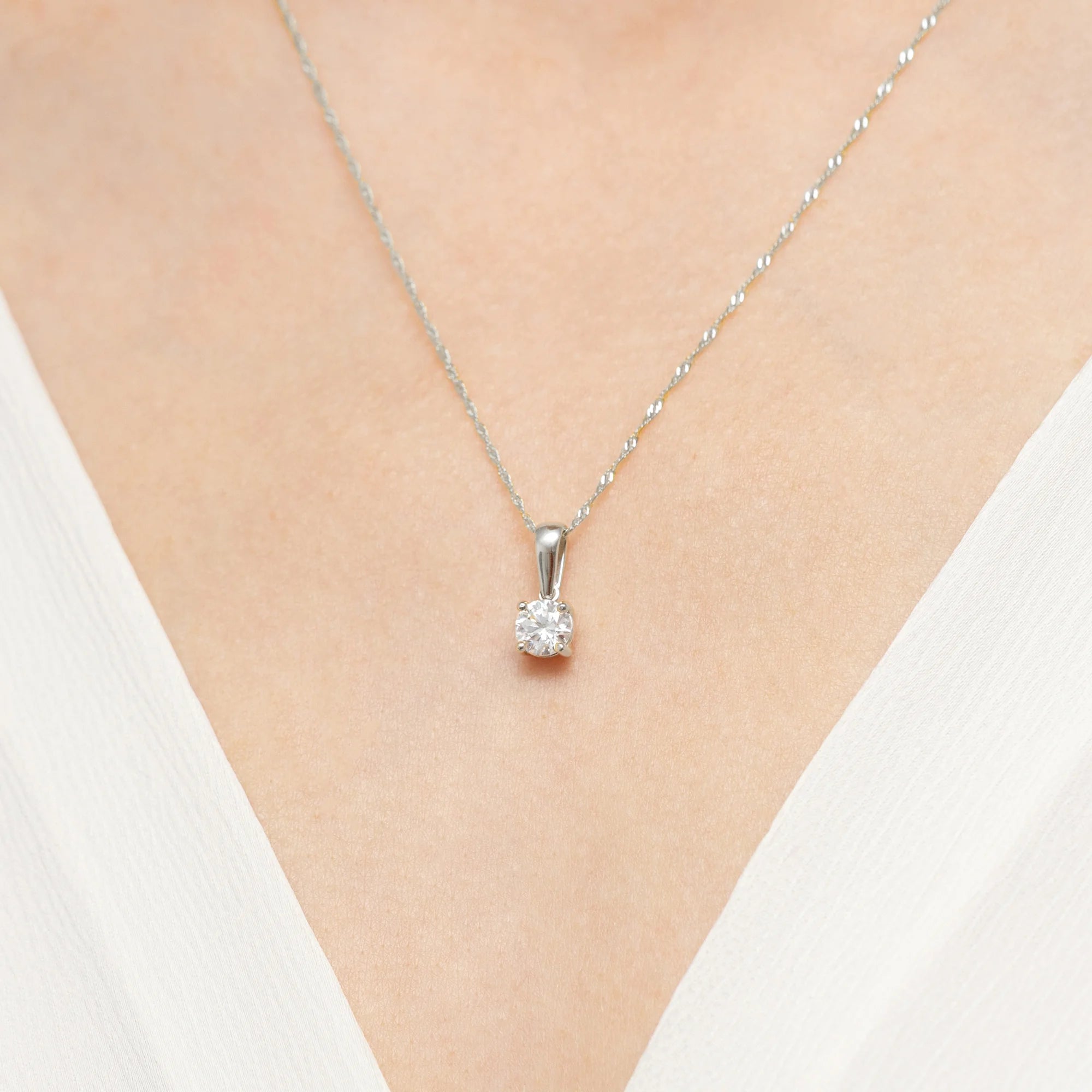 gold-pendant-with-lab-diamonds-z0576-ldw-04