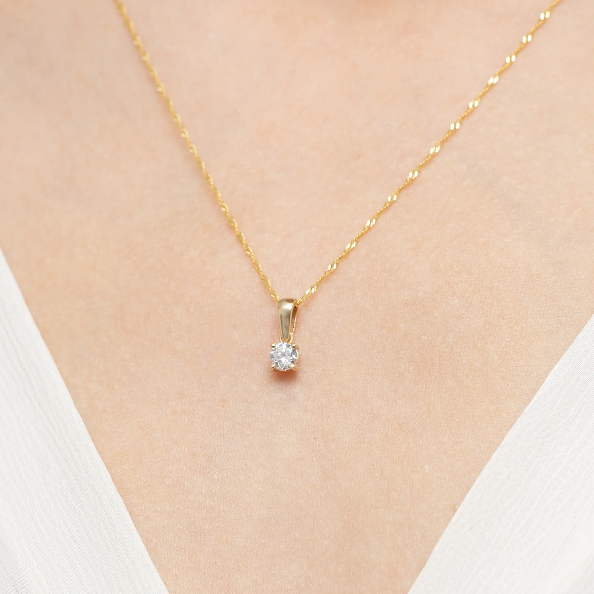 gold-pendant-with-lab-diamonds-z0576-ldw-01