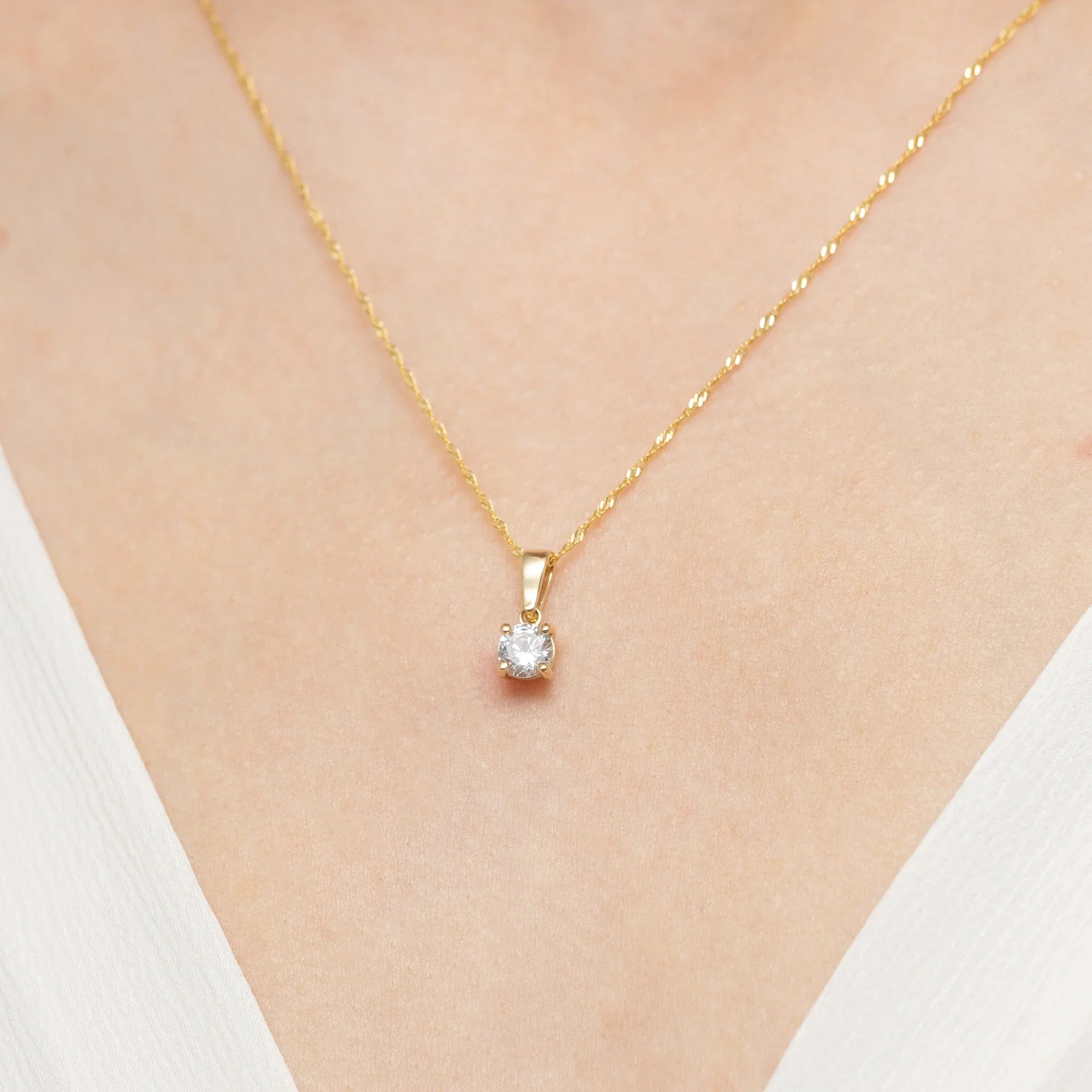 gold-pendant-with-lab-diamonds-z0576-ldw-03