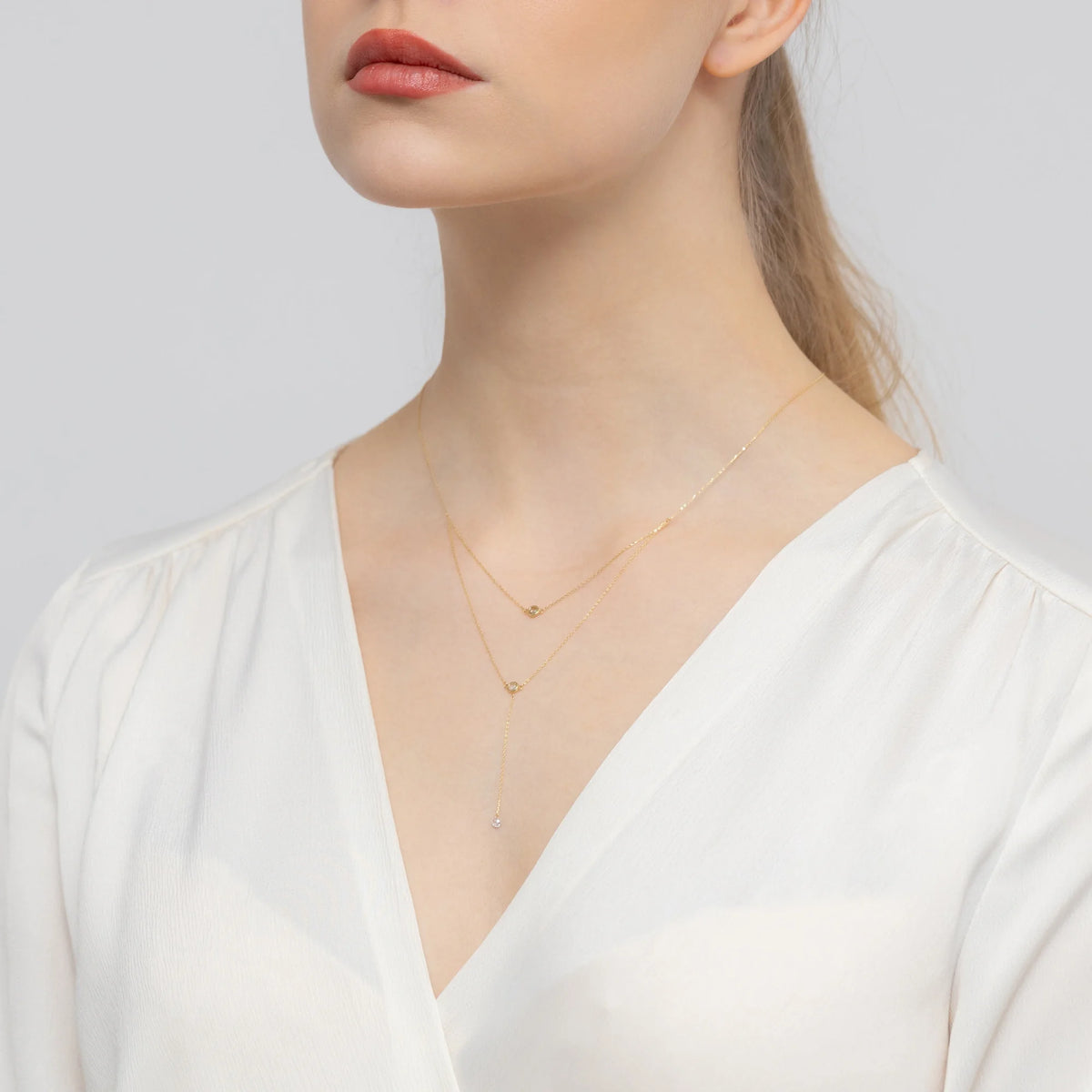 Kaskadenkette aus 14-karätigem (585) Gold mit weißem Zirkonia im Vintage-Stil. Bestellen Sie ein Geschenk für Mutter, Freundin oder Verlobte.
