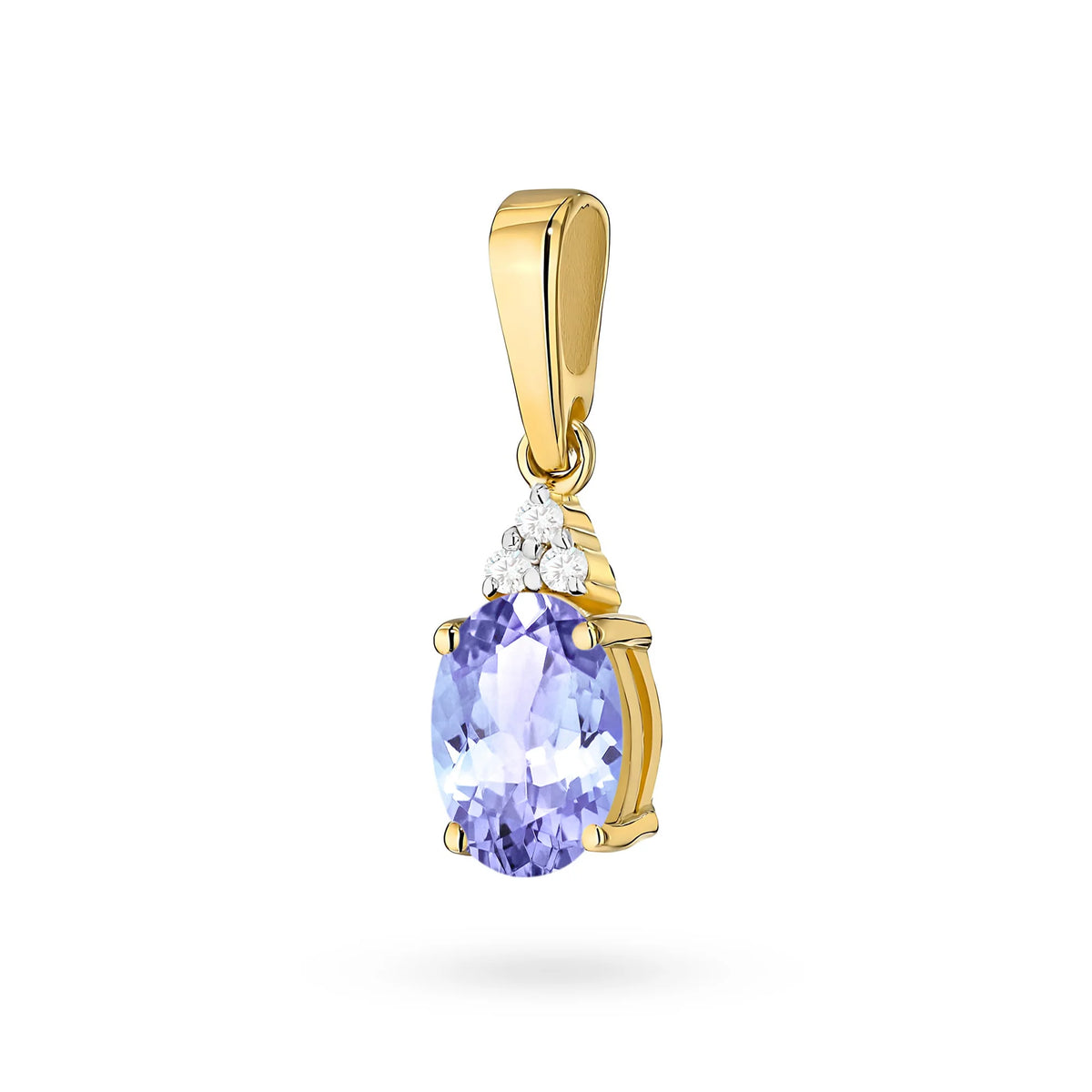 Der Anhänger besteht aus 14-karätigem (585) Gold. Unser Angebot umfasst verschiedene Arten von Ketten, Anhängern oder Halsketten. Oval geschliffener Tansanit 0,70 ct und 3 Diamanten 0,026 ct.