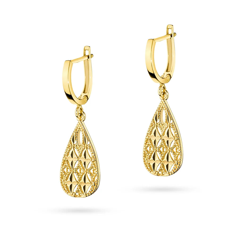 Ohrhänger aus 8K (333) Gold mit englischem Verschluss und diamantgeschliffenem Tropfen im Vintage-Stil. Bestellen Sie ein Geschenk für Mutter, Freundin oder Verlobte.