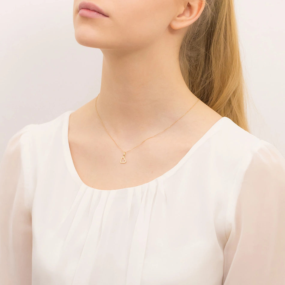 Anhänger aus 8-karätigem Gold ist ein zeitloser Ausdruck von Eleganz und Weiblichkeit. Perfektes Geschenk für Mutter, Schwester, Ehefrau oder Tochter