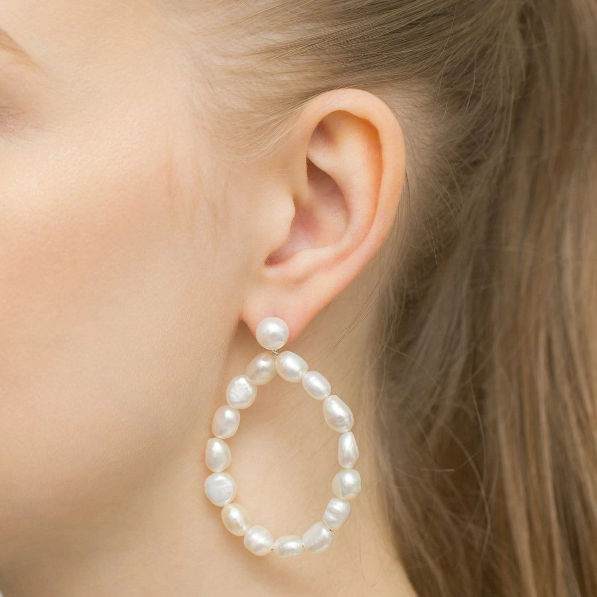 Silber(925) Ohrringe mit Perlen. Creolenform im Vintage-Stil. Bestellen Sie ein Geschenk für Mutter, Freundin oder Verlobte.