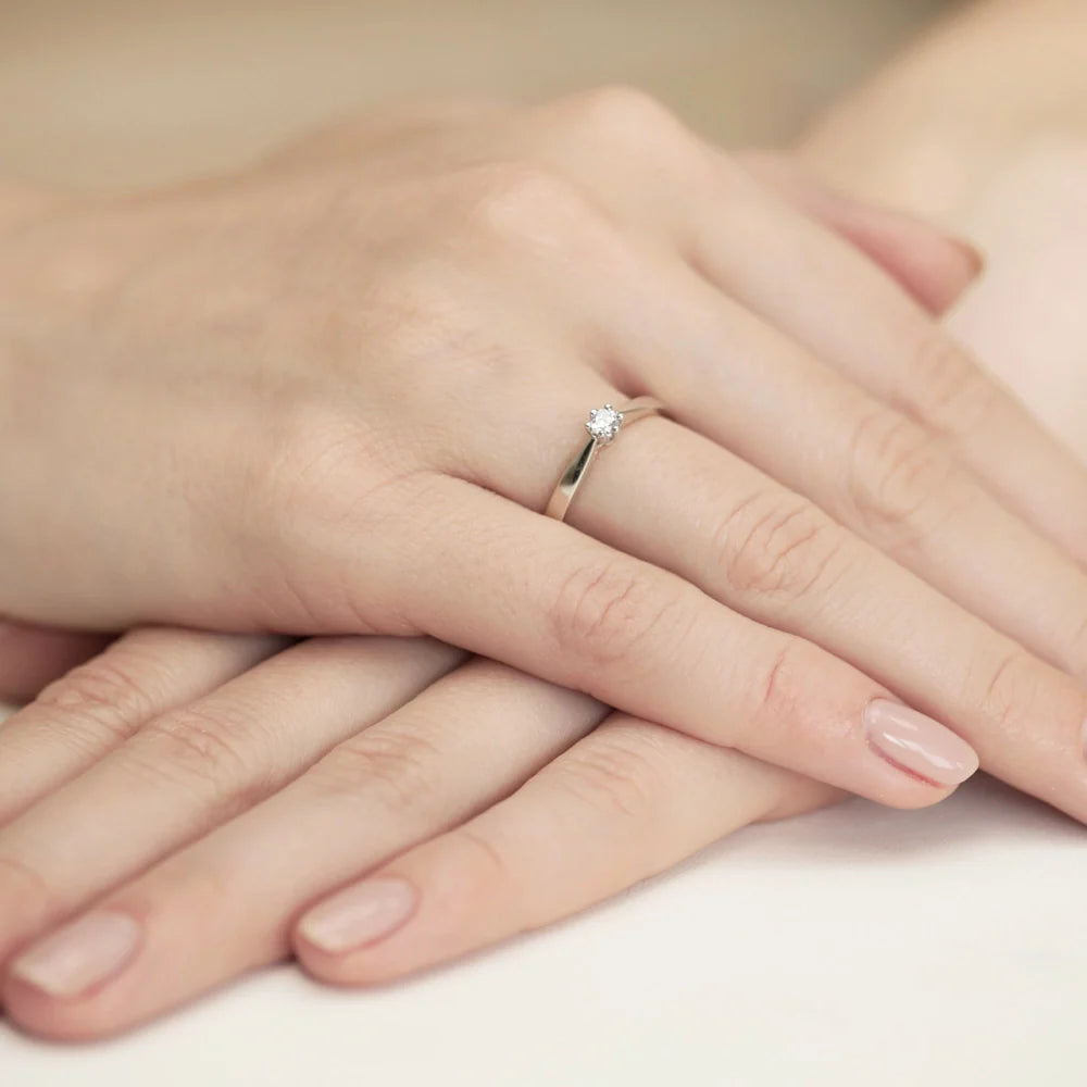 Diamantring zur Verlobung aus 585er Weißgold